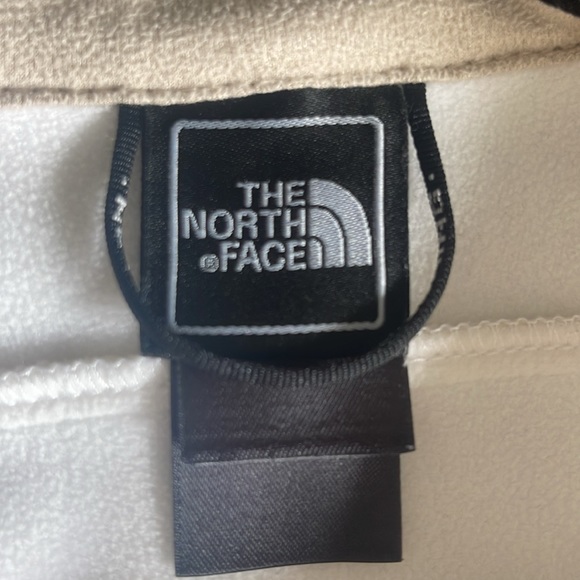 The north Face white jacket. Women small - Picture 4 of 5